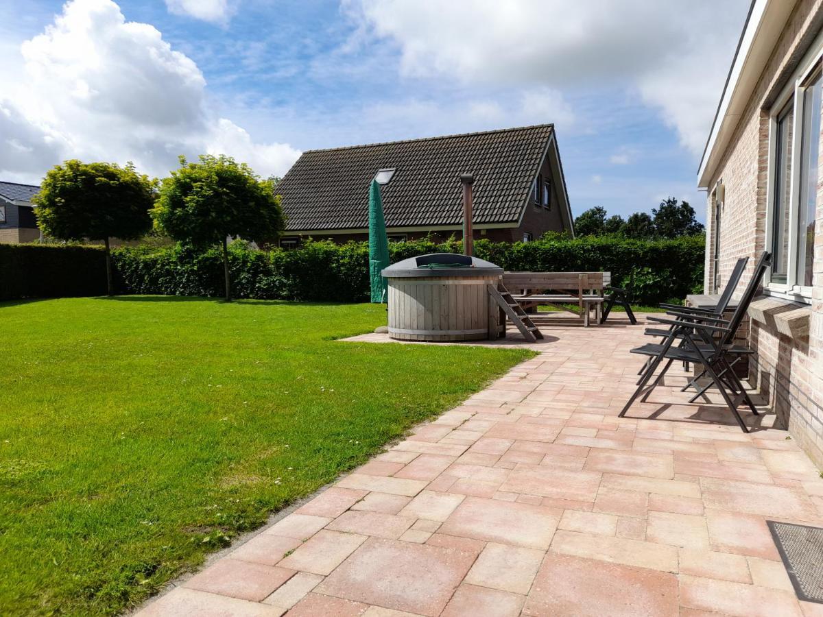 Вилла Wellnesshuis Met Hottub, Ligbad En Grote Tuin Tzummarum Экстерьер фото